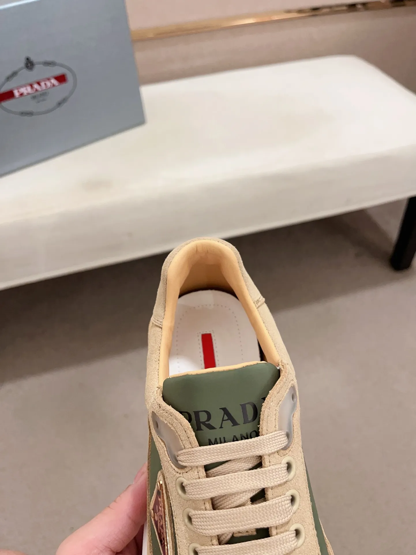 Men's Men's Shoes 💰 580💰 ✔️✔️✔️High-quality new PRADA (Prada) counters are launched simultaneously. The new men's shoes and 😘fabric are made of selected first-layer cowhide and technological glue-spraying technology. Lining: Full cowhide lining. 👍🏿High-end☄️Open-molded non-slip rubber outsole, exquisite lines, simple and elegant, comfortable and high-end for leisure travel. Code number: 38 to 44 (can be customized to 45, non-refundable!